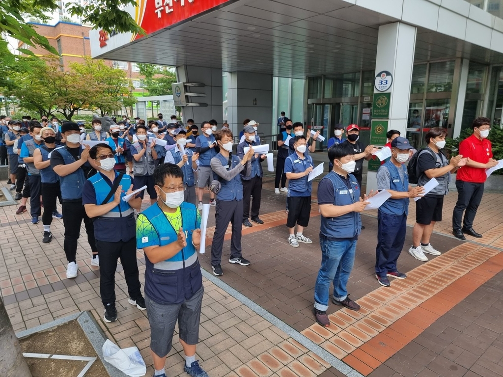 부산 택배노조 "더 이상 일하다 죽는 노동자 없어야"