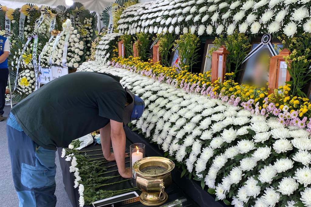 "아들아, 내 아들아"…고교생 아버지, 합동분향소 찾아 오열