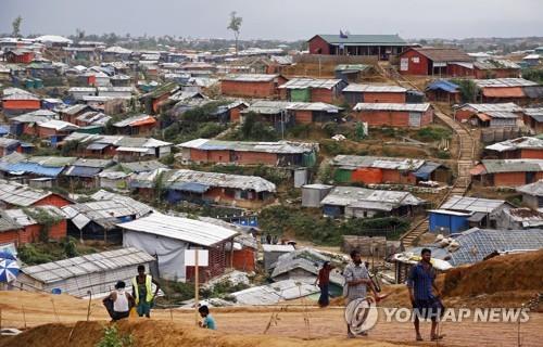 "로힝야 난민 신원을 왜 그들에게"…유엔난민기구 '도마'