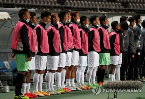 '세손가락 경례' 미얀마 축구대표팀 골키퍼, 일본망명 신청(종합)