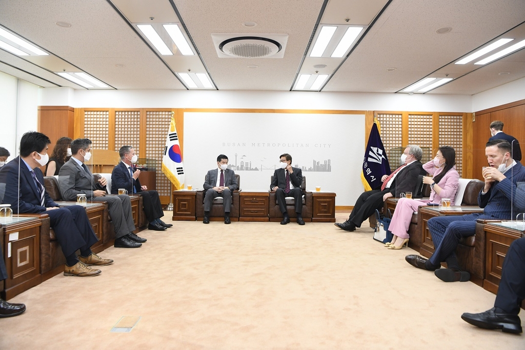 부산시 주한미국상공회의소 대표단에 즉석 투자유치 설명회