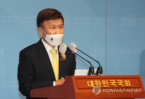 보훈처 "김원웅 광복회장 모친 독립운동 자료 확인 중"