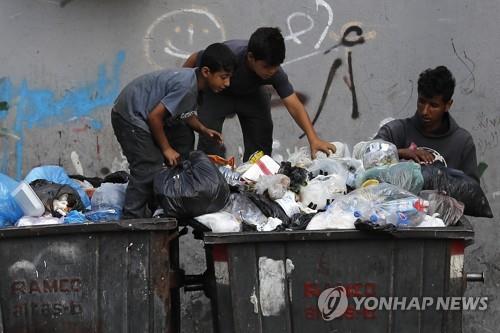 경제위기 레바논, "군대 붕괴 위험"…식량·생필품 원조 호소
