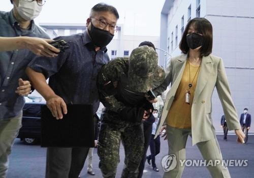 군검찰 수사심의위, '女중사 강제추행' 가해자 구속기소 권고