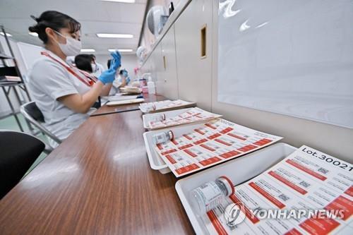 올림픽 앞둔 일본 백신 '안간힘'…공무원·각료 따로 접종