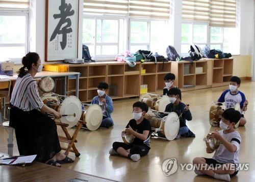 교원단체 "2학기 전면 등교 공감…과밀학급 방역대책은 부족"