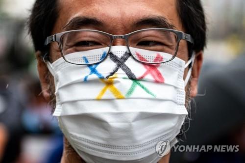 올림픽 한달 앞 '우려'…日유권자 62％ "취소 또는 재연기"