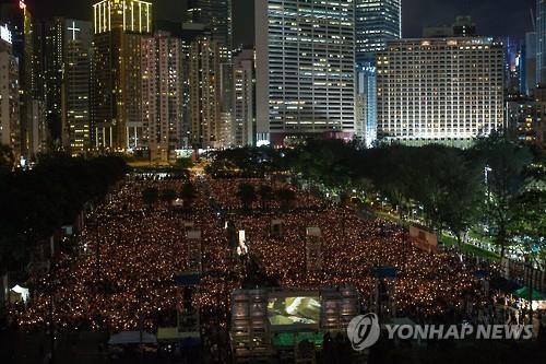 홍콩보안법 1주년에 홍콩 범민주진영 존폐기로