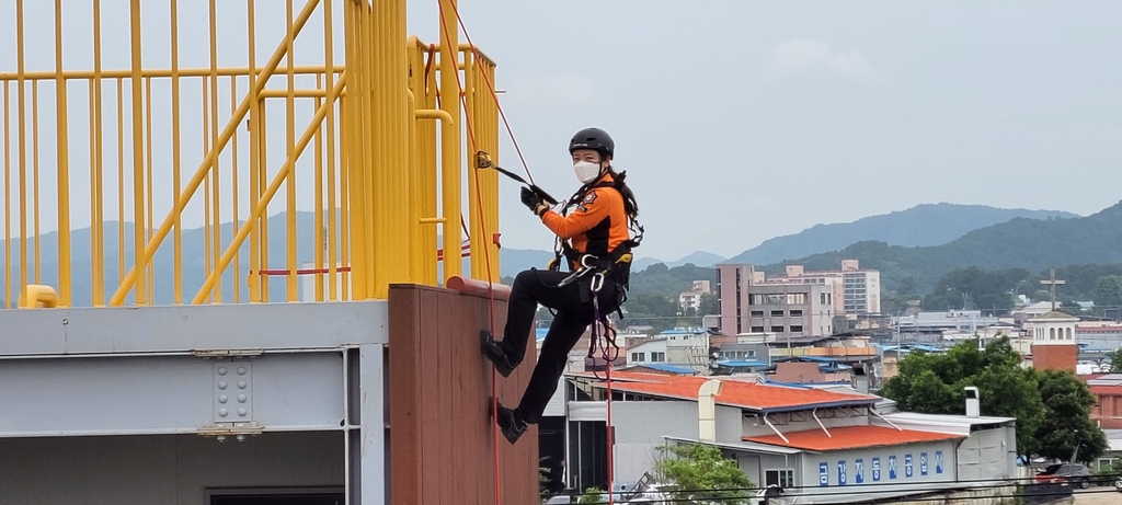 충북 첫 여성 인명구조사 탄생…보은소방서 이민영 소방교