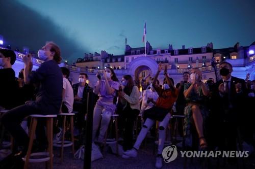 [사진톡톡] 프랑스 음악 축제날…클럽으로 변한 파리 길거리