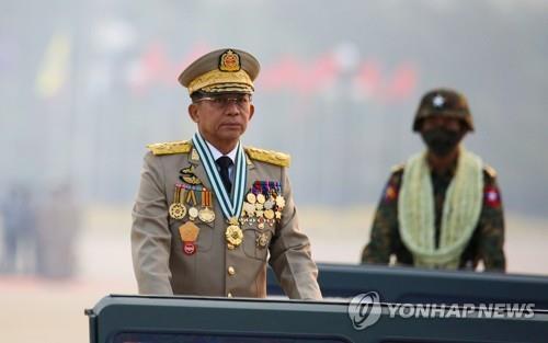 러시아 국방 장관, 미얀마 군부 리더 접견…"협력 강화할 것"