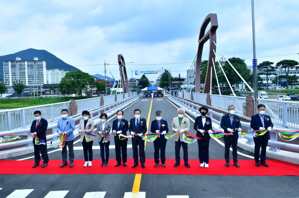 순창군 읍내에 교화교 준공…왕복 2차로에 경관조명 갖춰