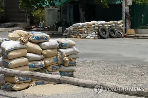 군경과 첫 대도시 교전 미얀마 시민군 "더 많은 활동 있을 것"