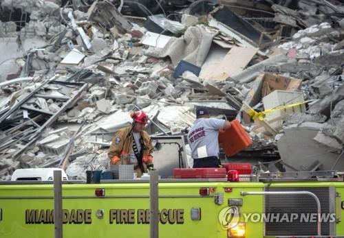 폭격 맞은 듯 10여초만에 와르르…한밤중 '미국판 삼풍' 참사(종합)