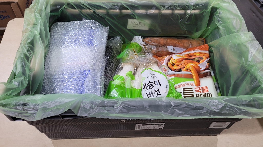 "신선식품을 사수하라"…유통업계, 무더위에 배송 비상