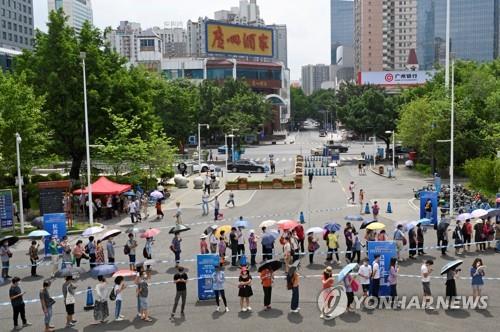 중국 인구 40% 코로나 백신 맞았다…1차 목표 달성