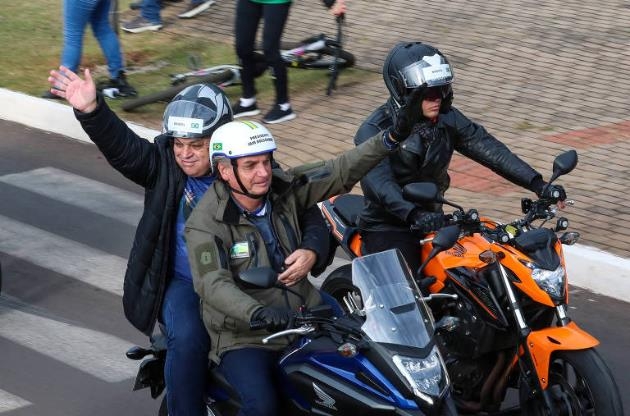 '막무가내' 브라질 대통령…방역수칙 무시 또 오토바이 행진