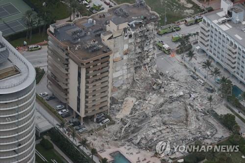 이스라엘, 156명 실종 미 아파트 붕괴 현장에 구조지원팀 파견