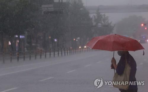 대구·경북 구름 많고 곳곳 소나기…낮 최고 29도