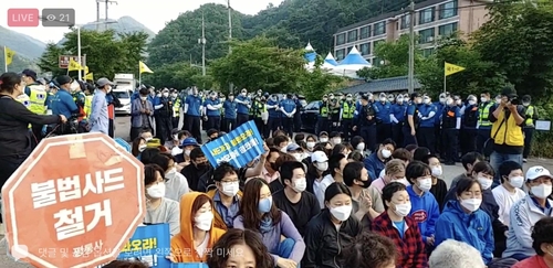 사드 기지 자재반입 닷새 만에 재개…발길질 20대 현행범 체포(종합)