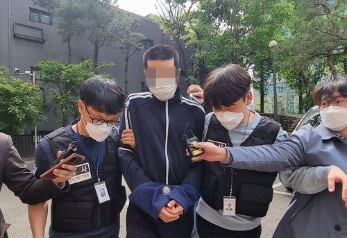 70대 노인 무차별 폭행 20대 "피해자 역정 내 화났다"