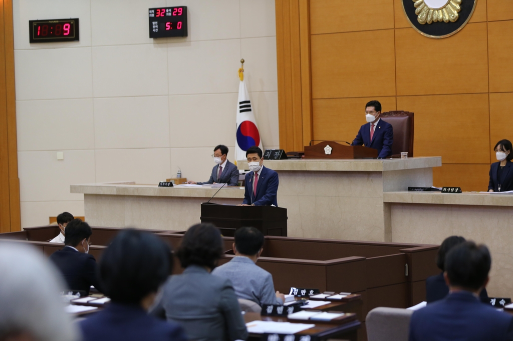 시의회서 고개 숙인 포항시장…"제 부족함에서 비롯된 사안"