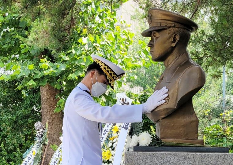 제2연평해전 19주년…윤영하 소령 추모식 모교 송도고서 열려