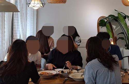 부산 내달 2주간 인원 제한 '8명+α',해운대 해수욕장은 4인