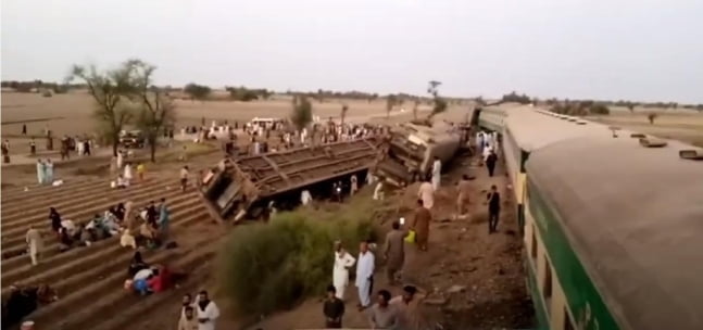 파키스탄 남부서 열차 충돌…"30명 사망·50명 부상"