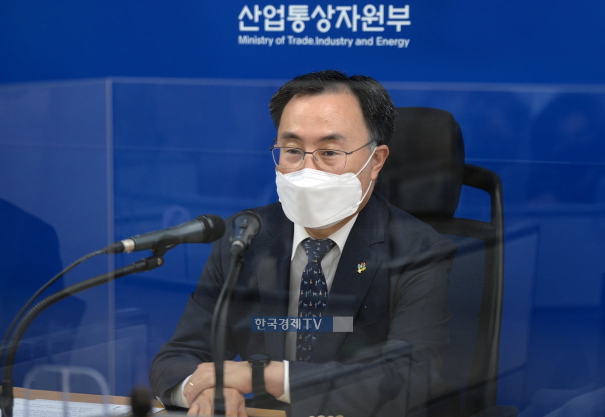 문승욱 장관 "철강 사재기 단속할 것"