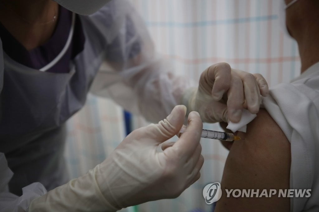 경북서 60대 AZ 백신 접종후 사흘 만에 사망…고혈압·당뇨약 복용