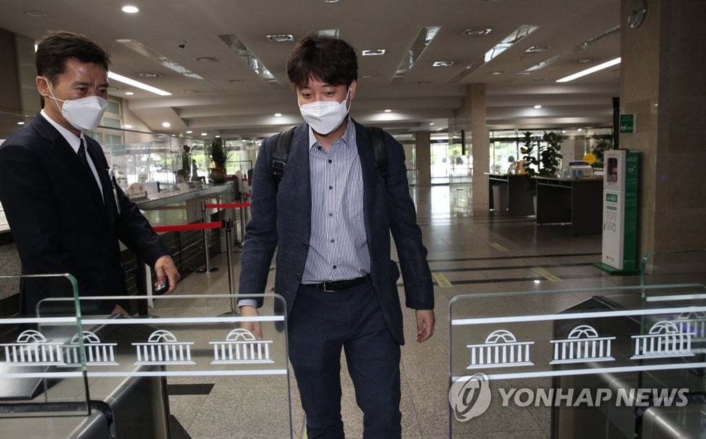 백팩에 지하철→따릉이 타고 국회 출근한 이준석…`파격`