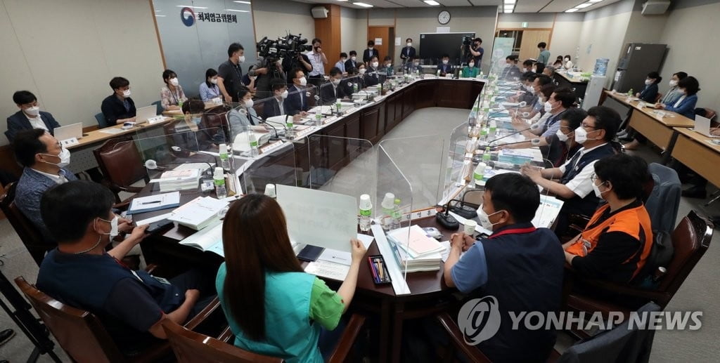 내년 최저임금 `월급 vs 시급`…결정 단위부터 격돌
