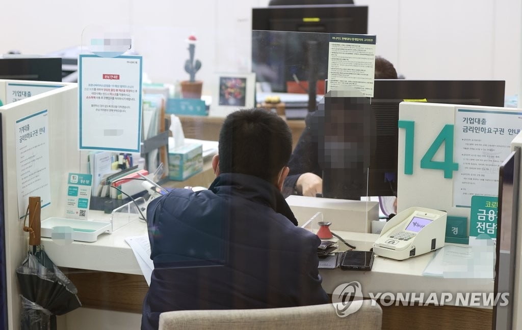 시장금리 `꿈틀꿈틀`..."5년간 주담대 금리 2%로 제한"