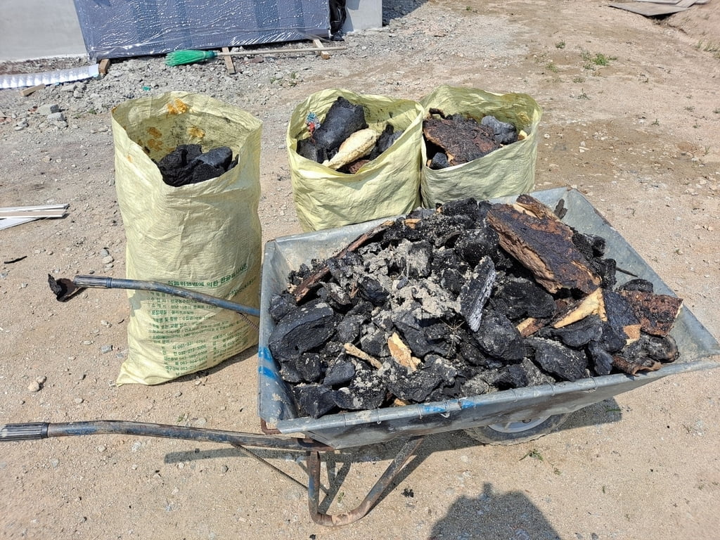 "오염물질에 죽겠다"...쿠팡 화재 피해 `일파만파`