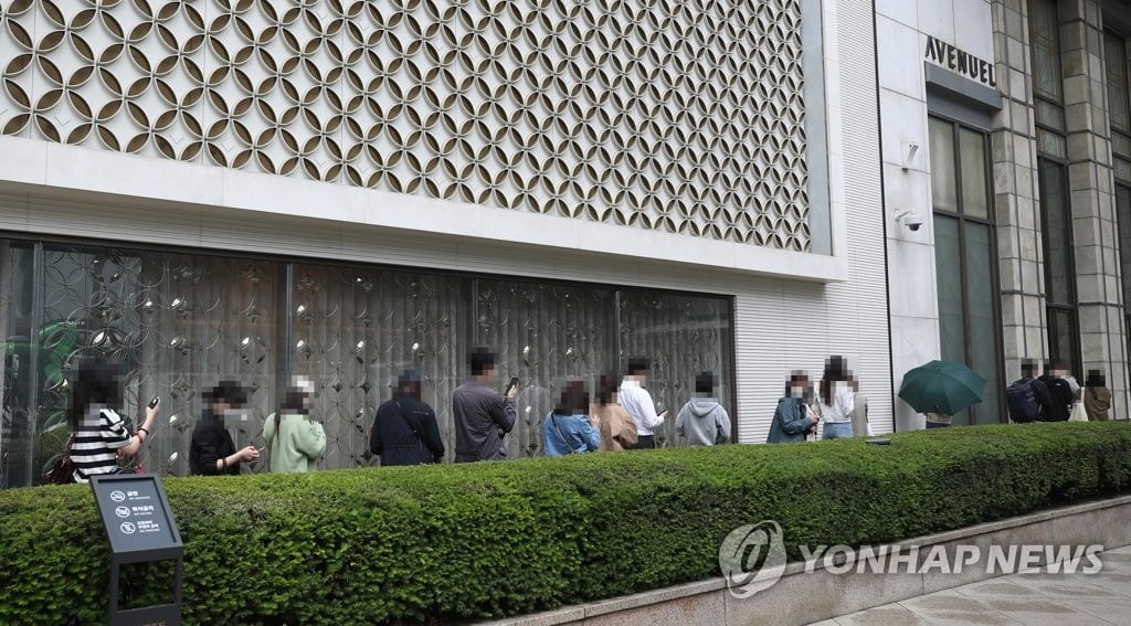 샤넬백 1,000만원 시대…7월 인상 예고에 또 `샤넬런`