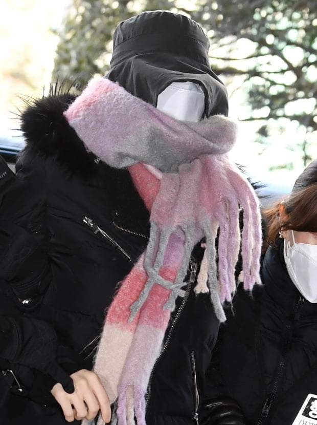 집유기간에 마약 황하나 징역형 구형되자 오열 | 한경닷컴