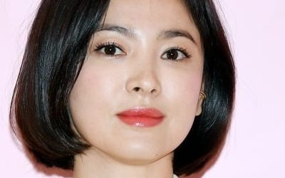 송혜교, 김구 서거일 맞아 부조작품 기증…10년간 꾸준한 후원