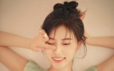 강혜원, 아이즈원 떠나 첫 활동…예쁜 순간 담은 포토북 제작