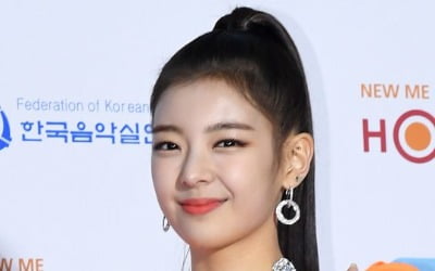 ITZY 리아 폭로글 '명예훼손 무혐의'…JYP "받아들이기 어렵다"