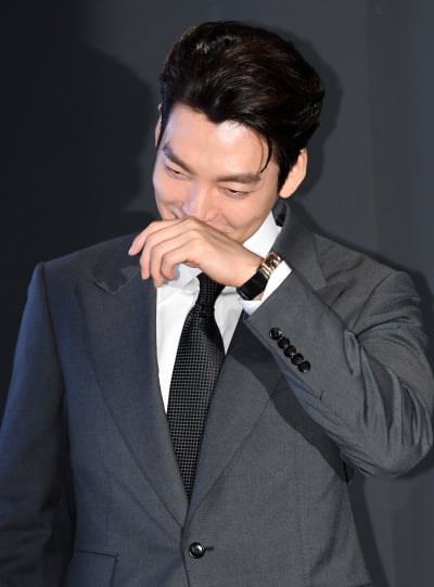 [TEN 포토] 김우빈 '"잘생겼다"라는 말에 수줍은 미소'