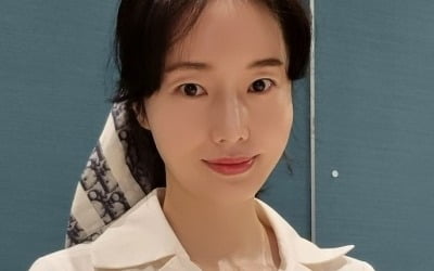 '연하의사♥' 이정현, 고품격 호캉스 중…조식 먹는 데 이렇게 예쁠 일? [TEN★]