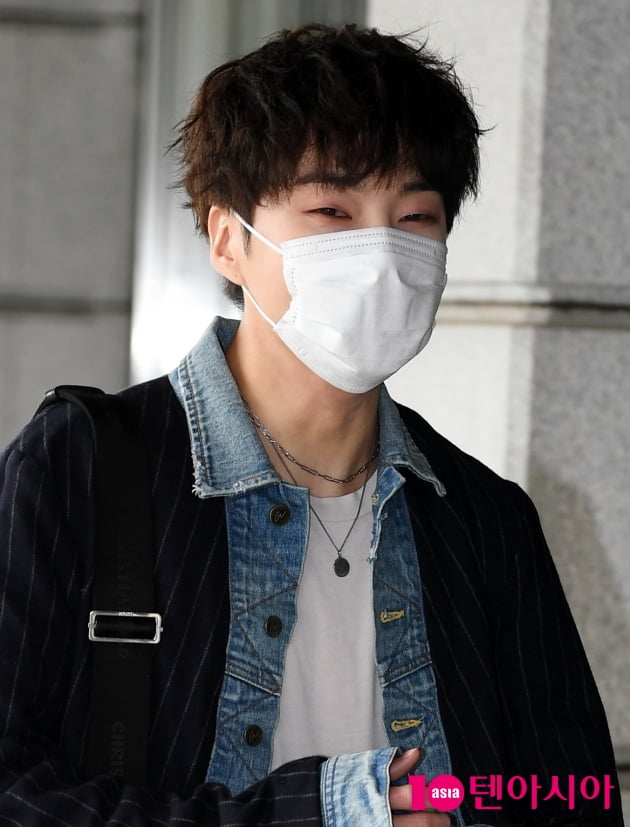 [TEN 포토] 위너 강승윤 '애교 눈웃음'