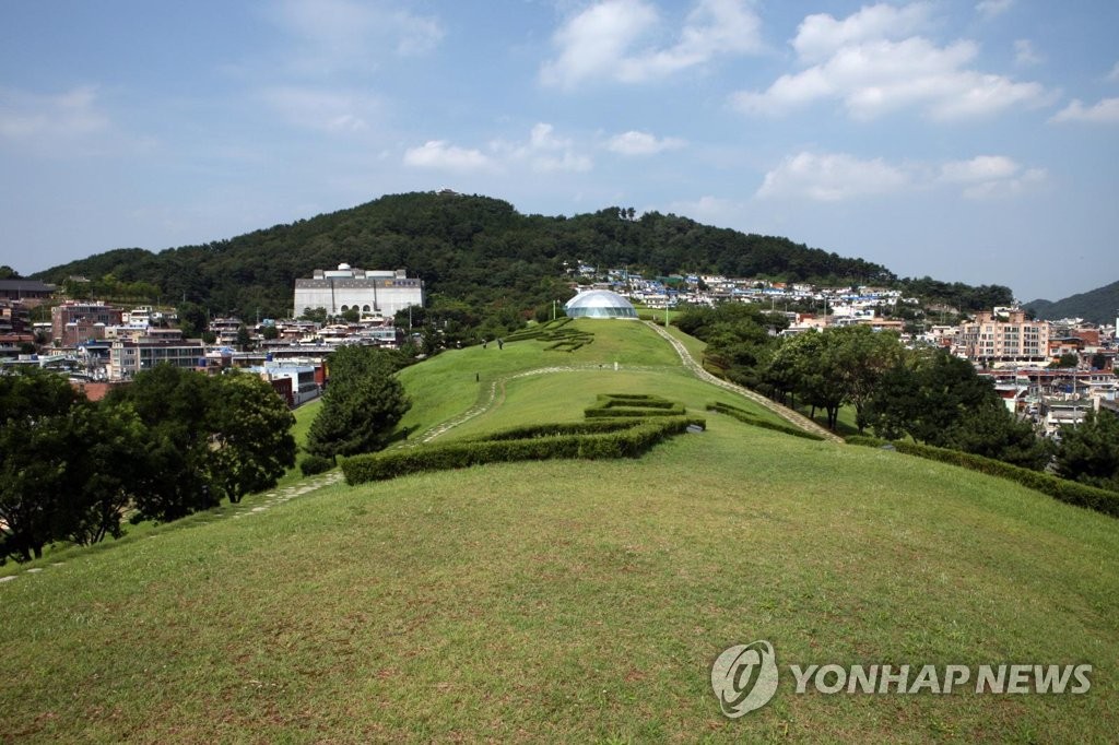 [현장in] 국가사적 복천고분 주변에 대규모 아파트 '난개발 논란'