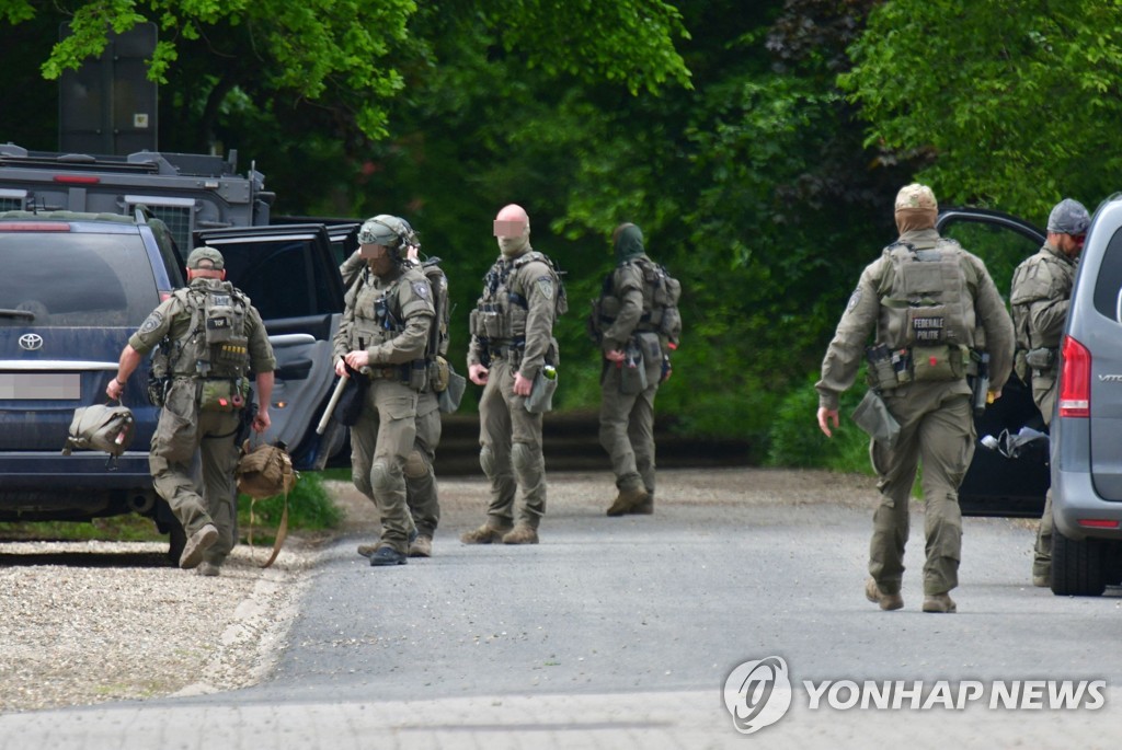 방역전문가 살해협박 후 도피 벨기에 전직군인 숨진채 발견