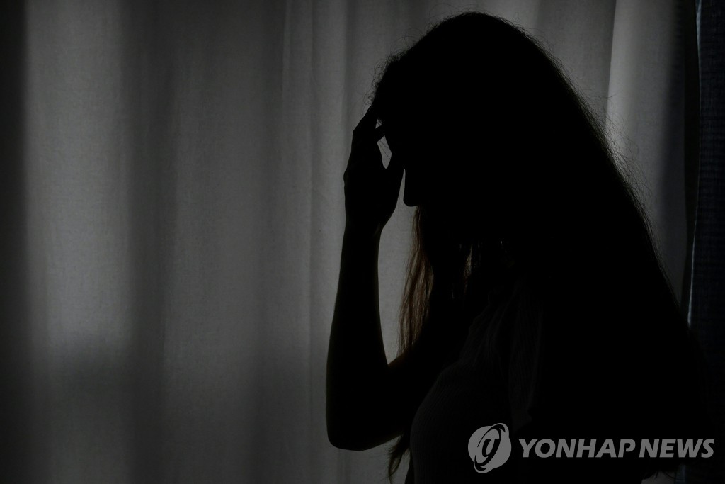 美CDC "팬데믹 이후 10대 여성 극단적 선택 시도 늘어"