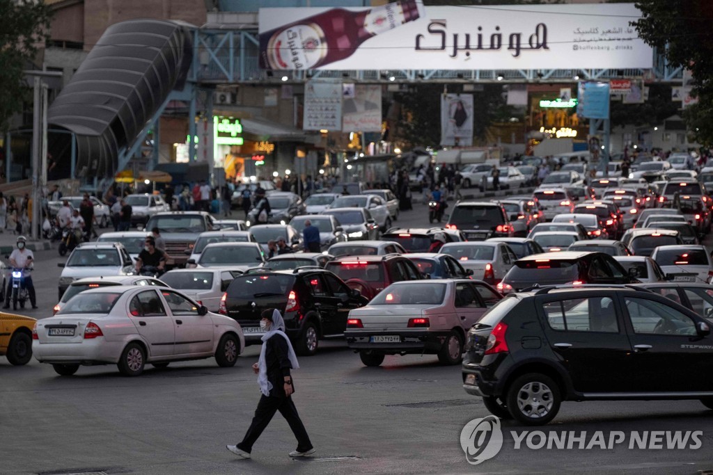 이란 18일 대선 레이스…젊은층 외면 속 강경보수 후보 우세