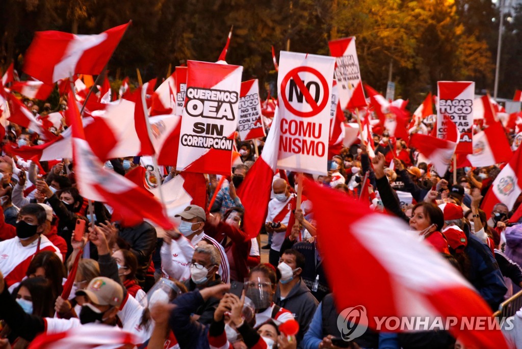 "쿠데타" vs "선거 사기"…대선 후에도 분열 계속되는 페루