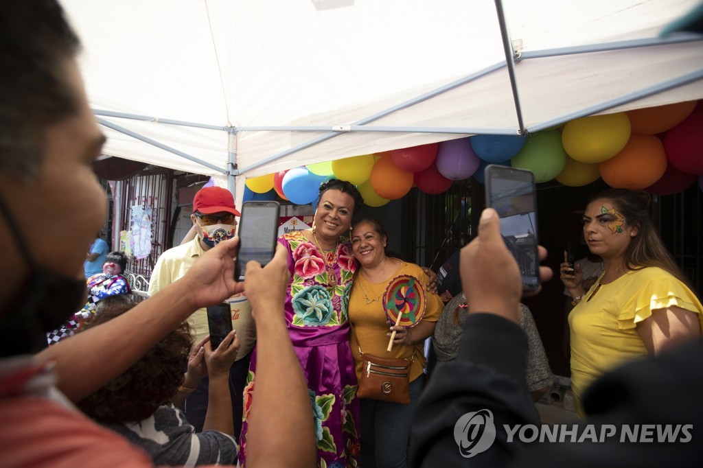 멕시코 중간선거에 성소수자 후보 100여명 도전장…역대 최다