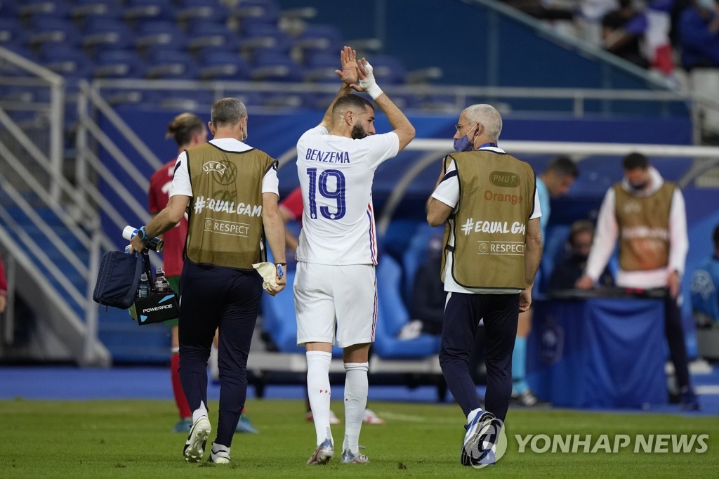 유로 코앞인데…6년 만에 대표팀 합류한 벤제마, 평가전서 부상